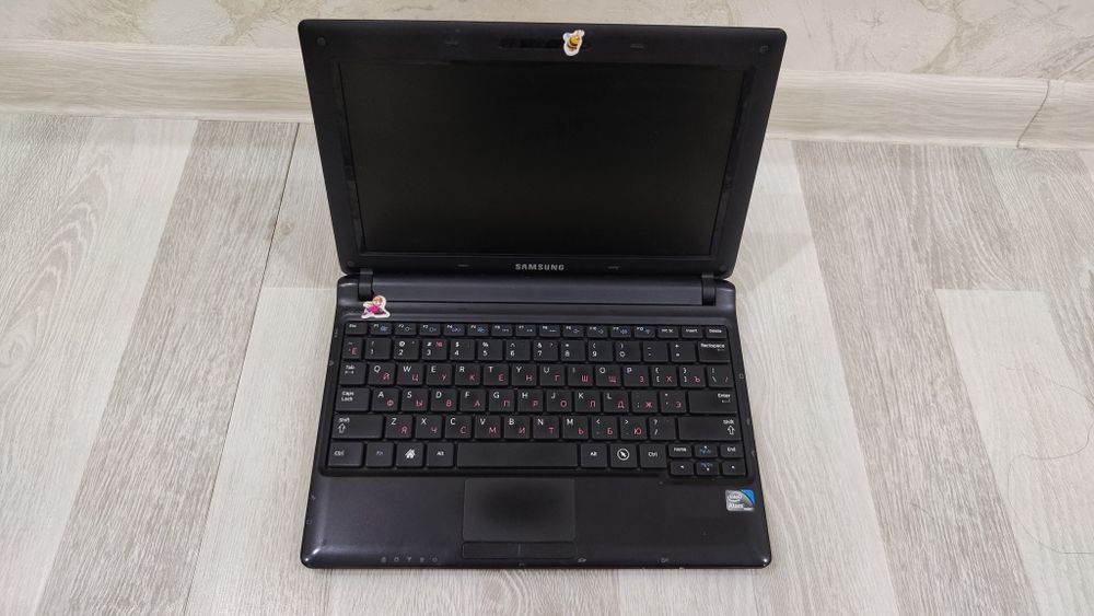 Samsung netbook srochno sotiladi