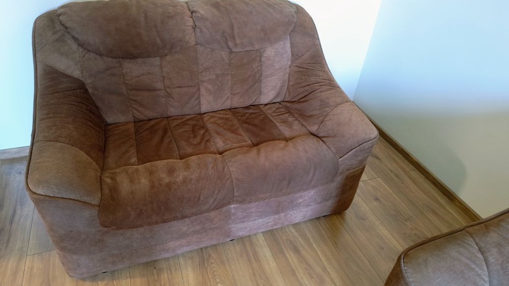 Canapele piele intoarsa