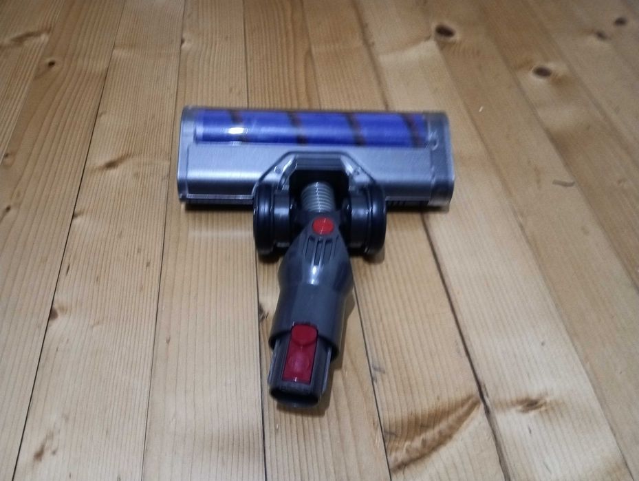 Продавам моторна четка с мек валяк за Dyson за модели от V7 до V15