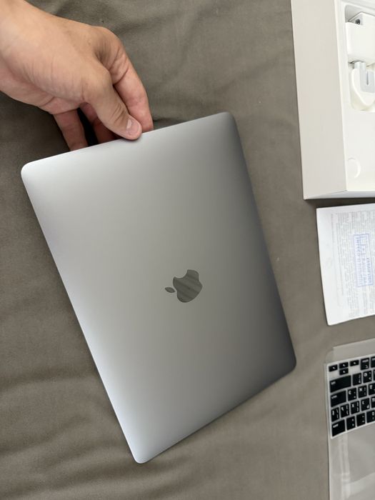 Продам MacBook Air / M1