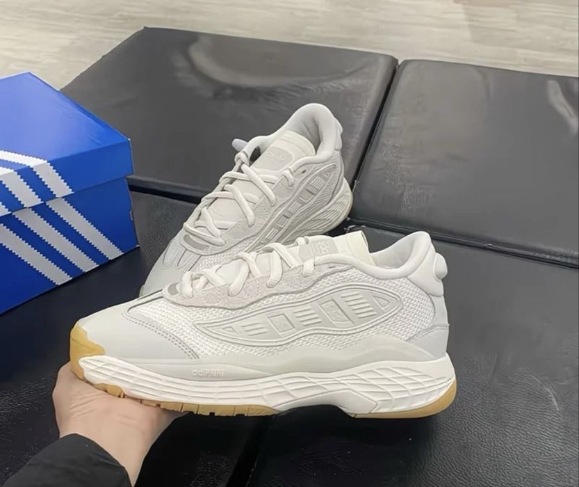 Продам кроссовки Адидас