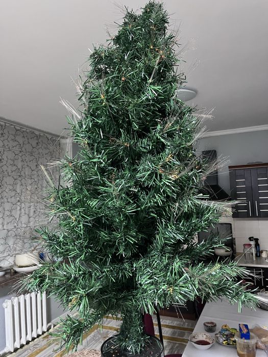 продам елку б/у