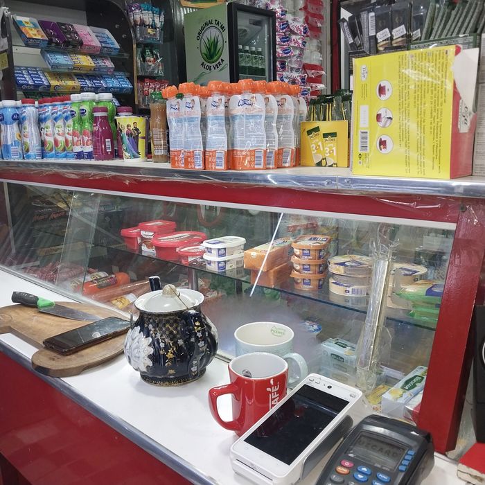 Vitrinni xolodilnik magazin uchun