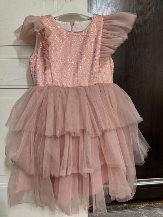 Платья праздничные