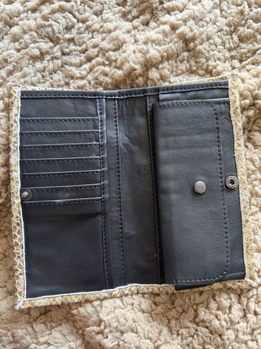 Порфейл от естествена кожа - черен и змийски