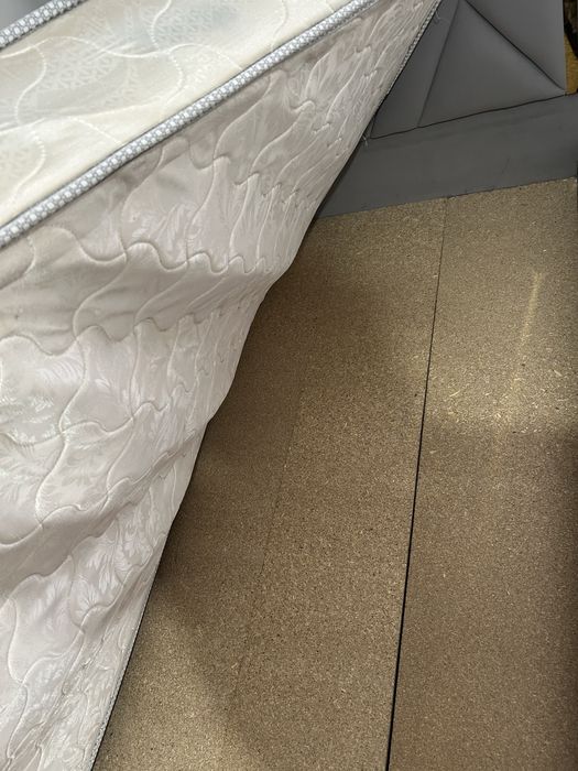 Кровать с матрасом 70000