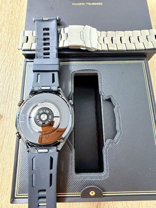 Huawei Watch Ultimate 2 – Black Titanium, stare impecabilă