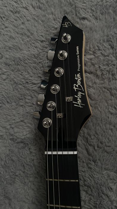 Vând chitara electrica Harly Benton + amplificator