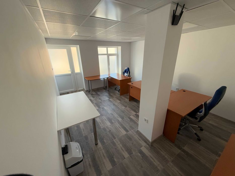 Дава се под наем Офис в Габрово, Център - 25 кв.м за 178.5 € - Снимка #1