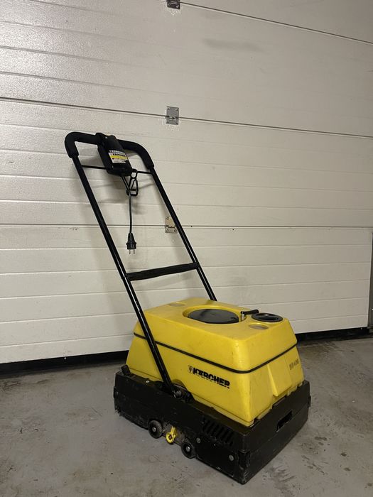 Aparat de curatat spalat pardosel , gresie , pavele , Karcher BR400