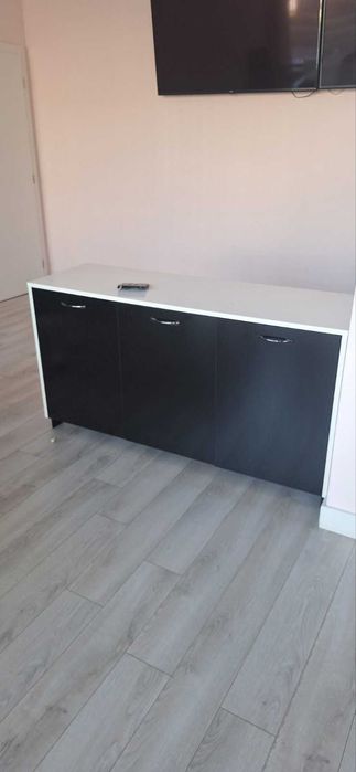 Офис мебели и оборудване