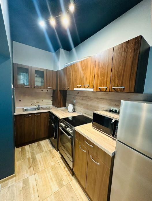 Дава се под наем Двустаен апартамент в Варна, Център - 55 кв.м за 500 € - Снимка #2