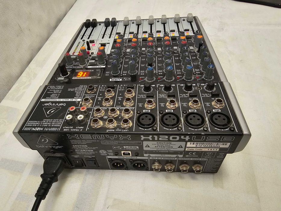 Mixer Audio Behringer Xenyx X1204USB – Interfață USB, Compresoare, Procesor Efecte
