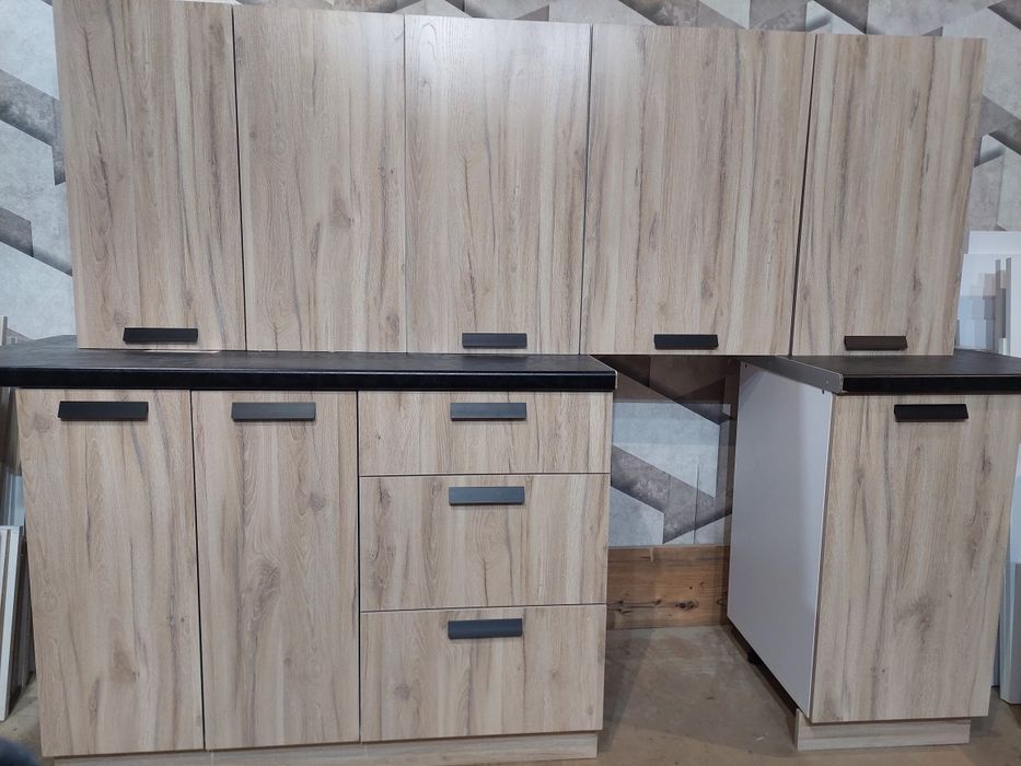 Новый кухонный гарнитур  2м