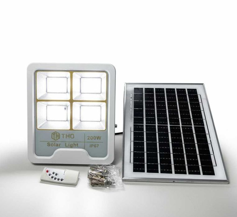 Proiector Solar 200w IP 67 cu panou solar