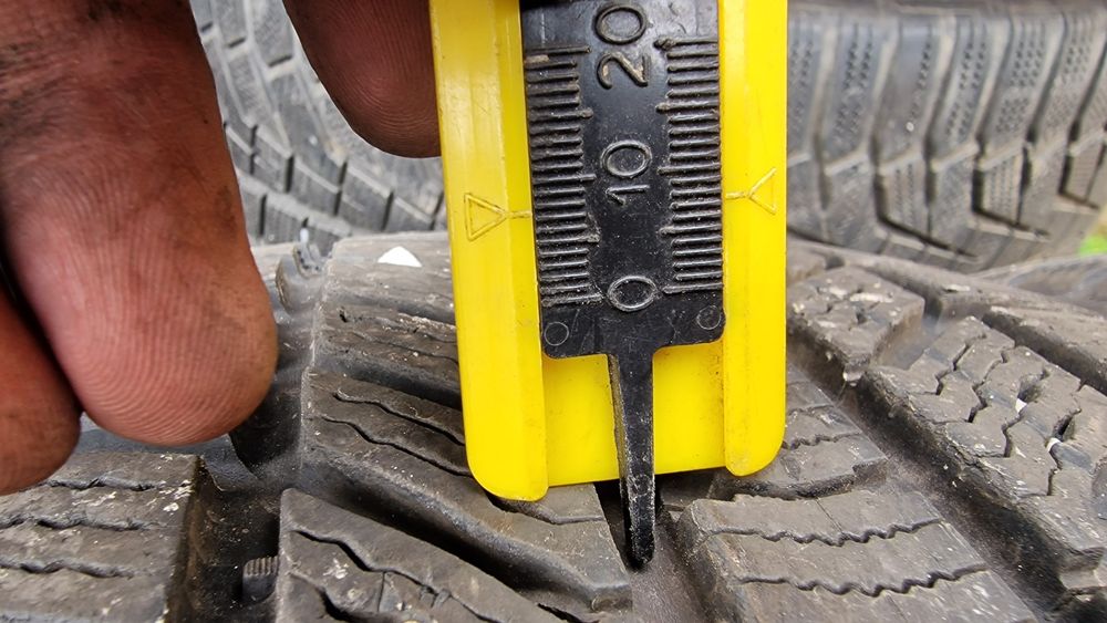 Anvelope 235/45R18 marca Continental, DOT 2022,M+S,7 mm