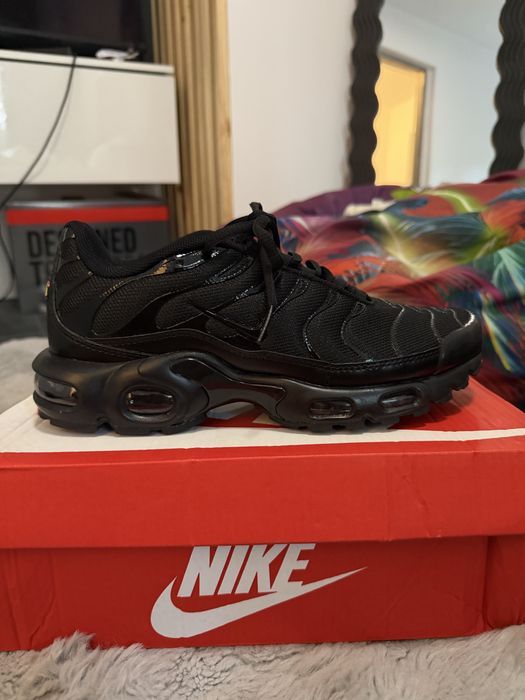 Vand Adidasi Nike Tn