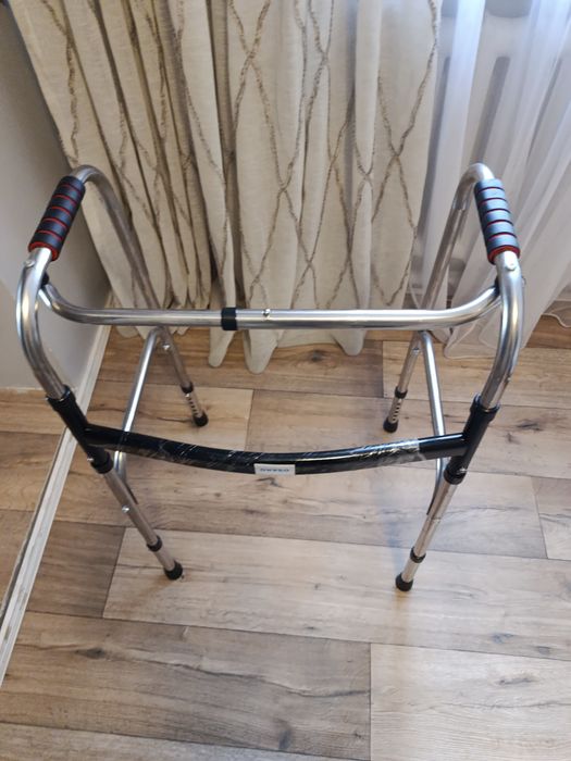 Продам ходунки новые