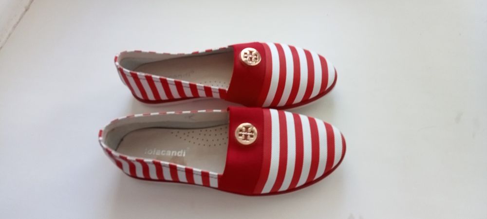 Продам 2 пары кожаных макасин