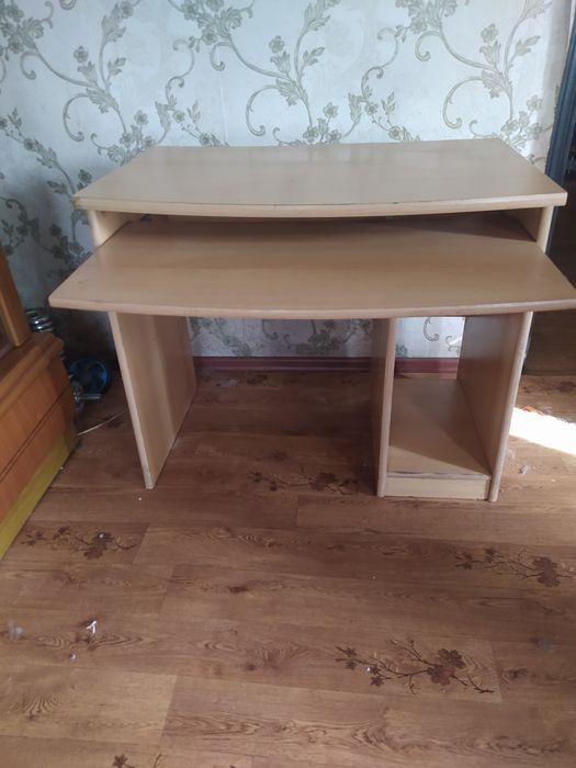 Стол компьютерный