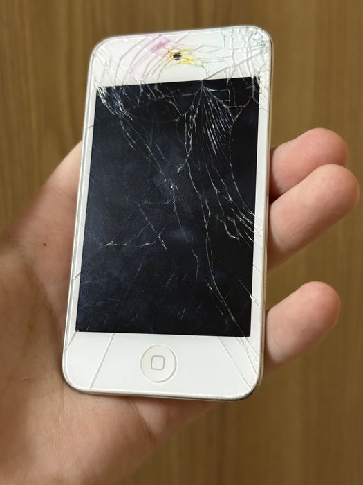 Белый iPod touch 4