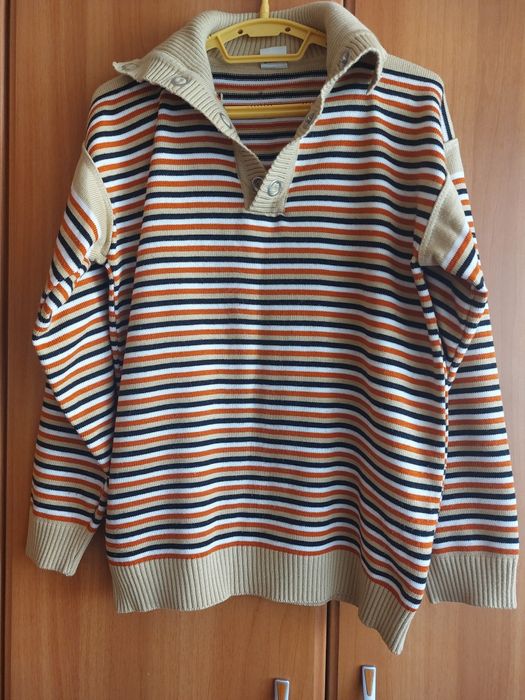 Pulover pe gat cu capse