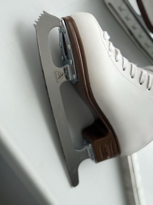 Продам коньки Jackson Artist в отличном состоянии