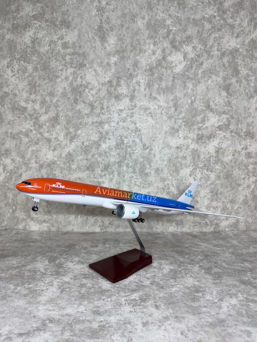 Самолет модель (Boeing-777-300) KLM с LED подсветкой