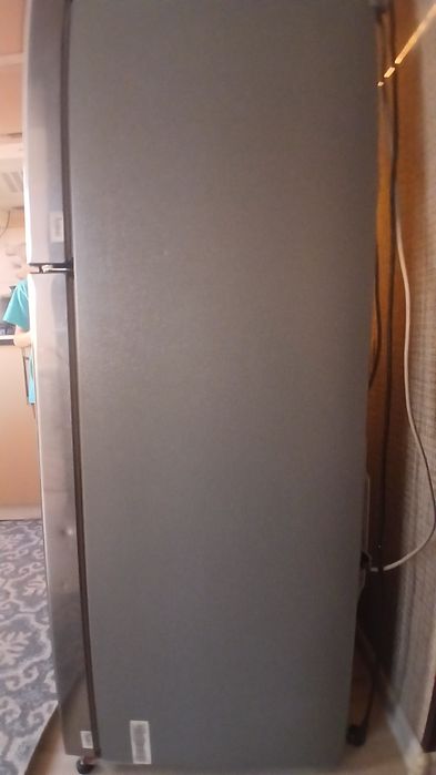 Muzlatgich  sotiladi