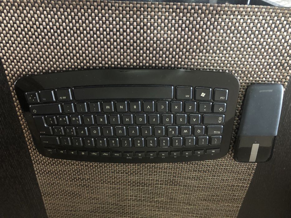 КомплектMicrosoft Arc Wireless Keyboard и Microsoft Arc Mouse Wireless