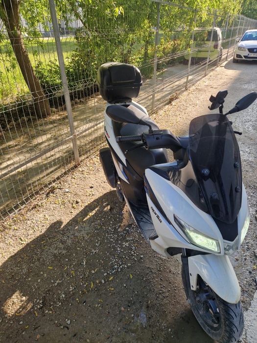 Vând scuter Aprilia sxr50