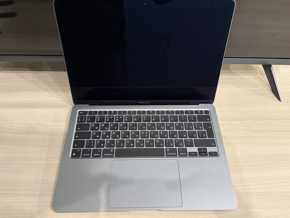 MacBook M1 2020 8/256