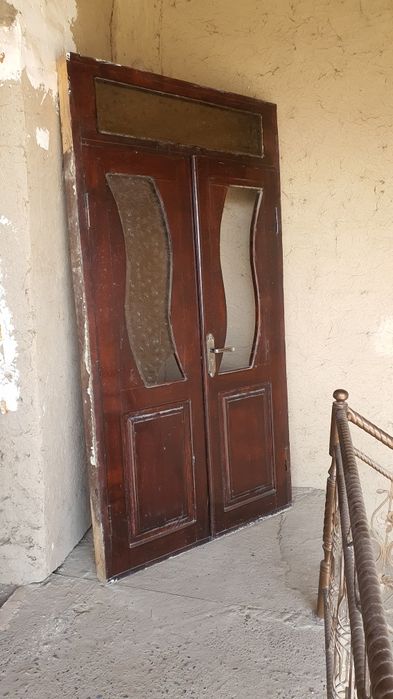 eshik sotiladi holati juda yaxshi narxi 2 million so'm kelishiladi