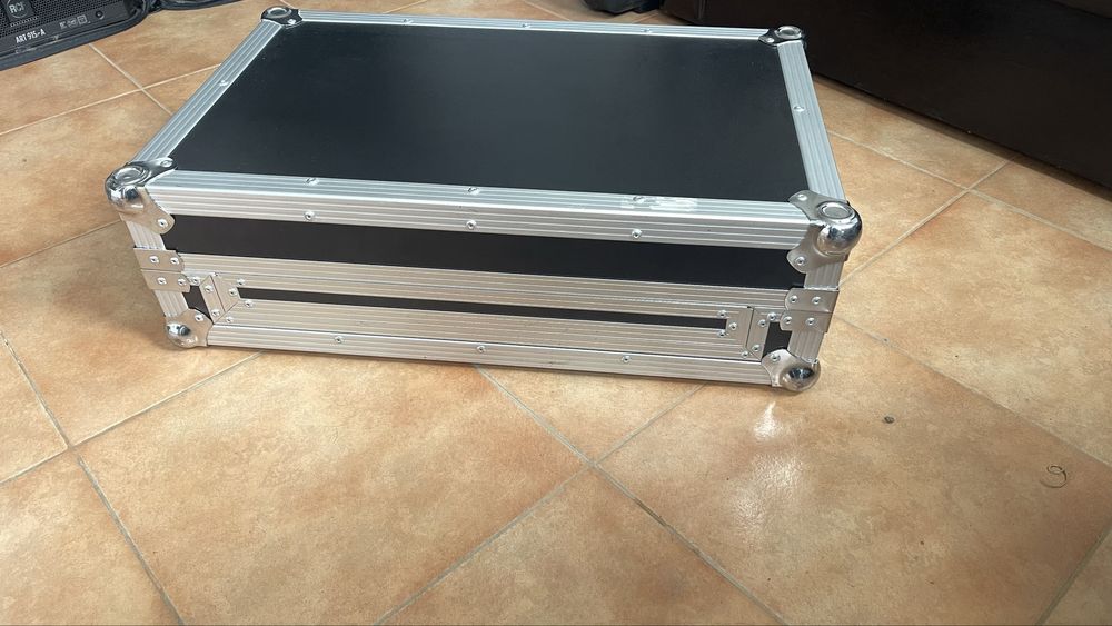 Flight case consola dj