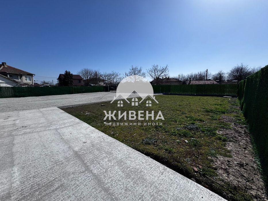Продавам къща с парцел в центъра на с. Българево