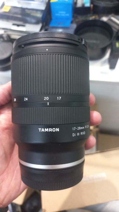 Обектив Tamron 17-28  на аппарат Sony
