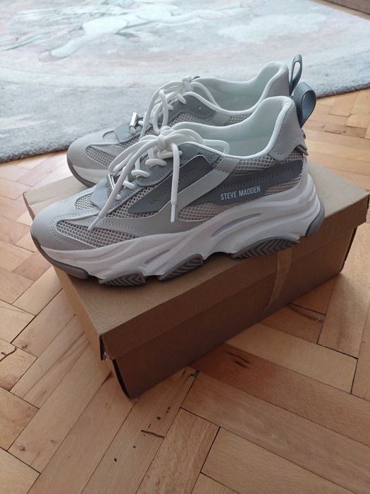 Сникърси на Steve Madden