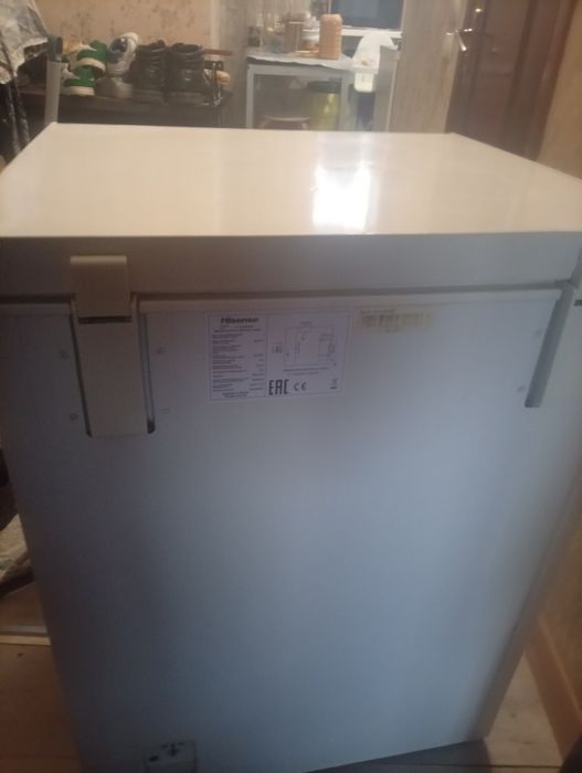 Морозильники Hisense.