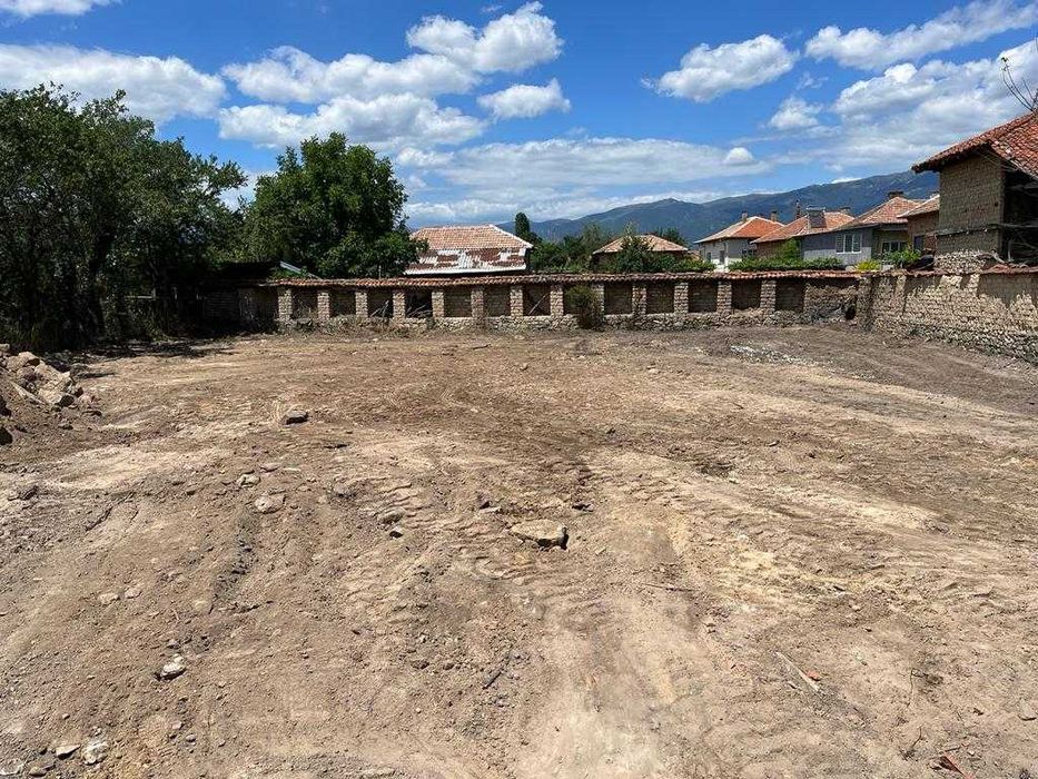 Продава се къща за основен ремонт в  село Каравелово