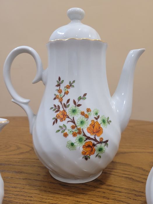 Порцелан сет от Кана за чай, латиера и захарница