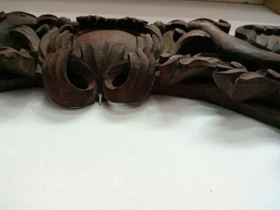 Дърворезба с растителни и животински мотиви