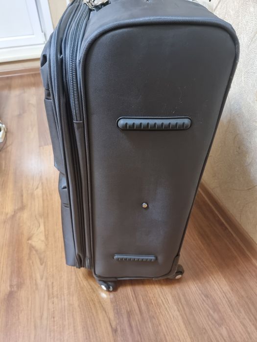 Продам сумку на колёсиках