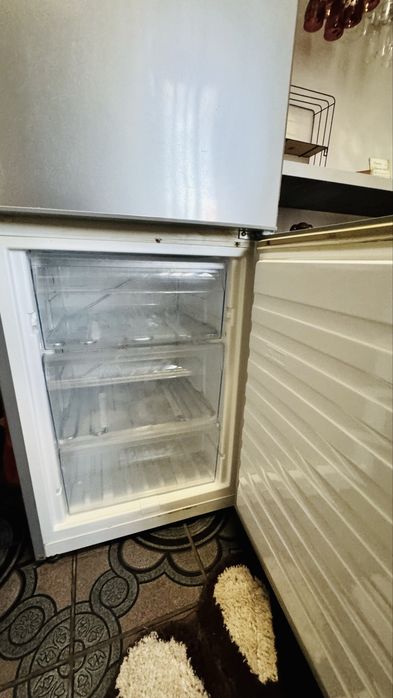 Frigider Whirlpool , vechime 5 ani