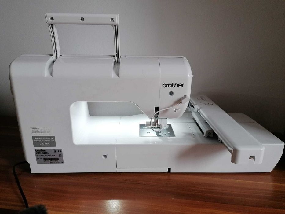 Pachet - Masina brodat Brother Innov- IS880E + Soft PE-DESIGN 11