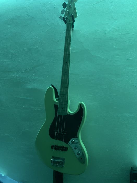 продам бас гитару smiger jazz bass
