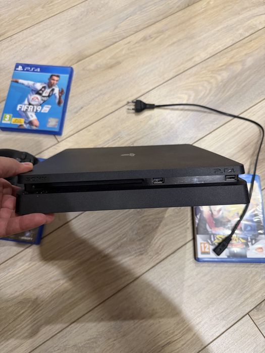 PlayStation 4 slim