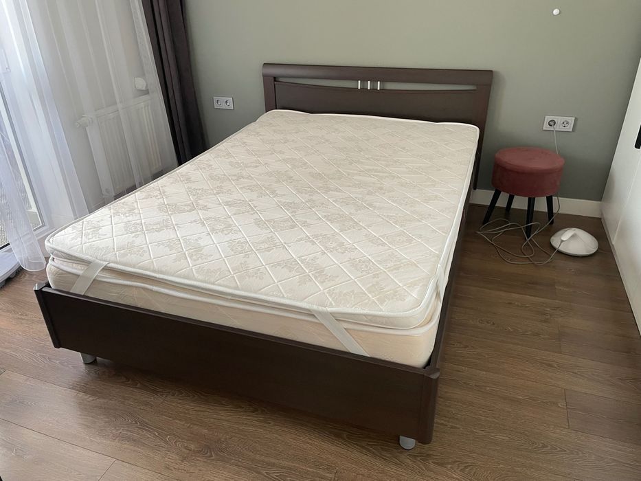 Продам кровать 140×200, цвет тёмный орех