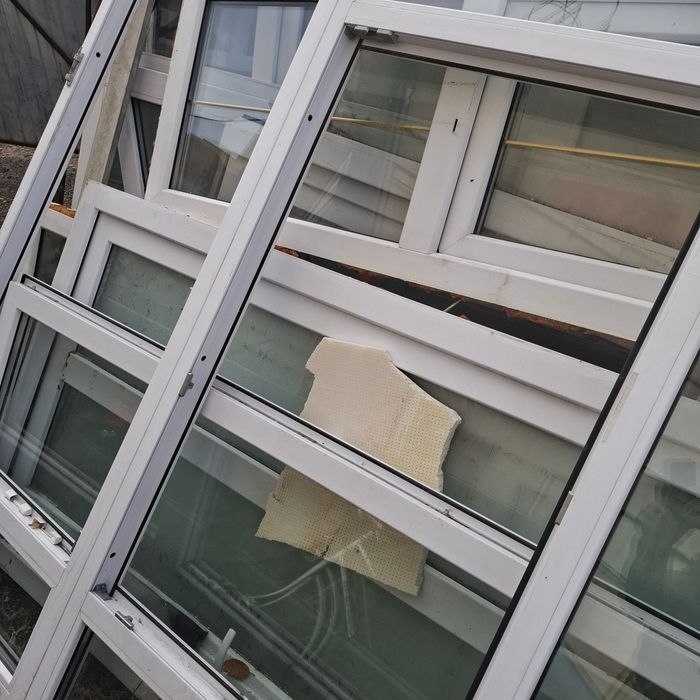 Vand usi de exterior si geamuri termopan  in 2 -3 canate