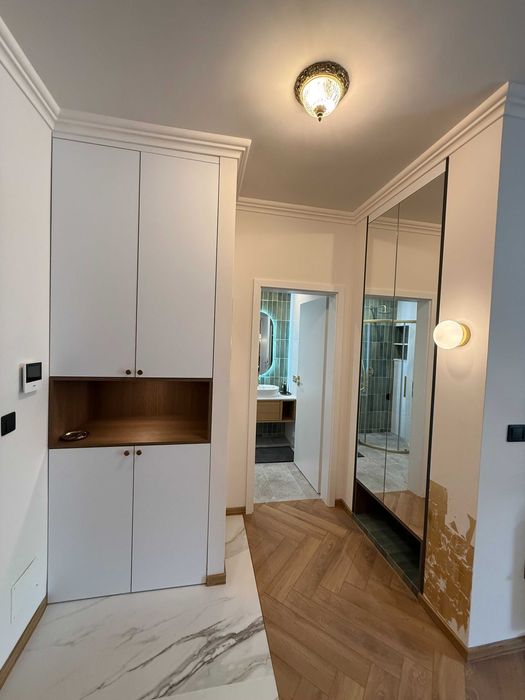 Дава се под наем обзаведен двустаен апартамент със собствен двор