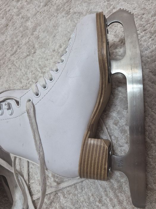 Продам коньки Jackson 380